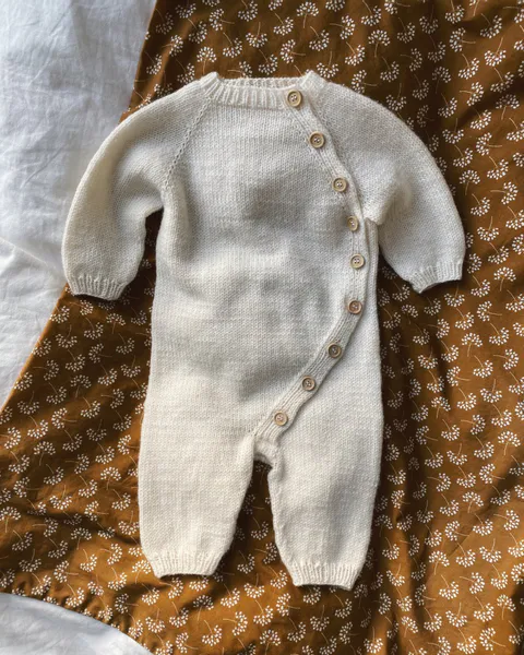 Hovedbilde Monday Suit PetiteKnit mønster