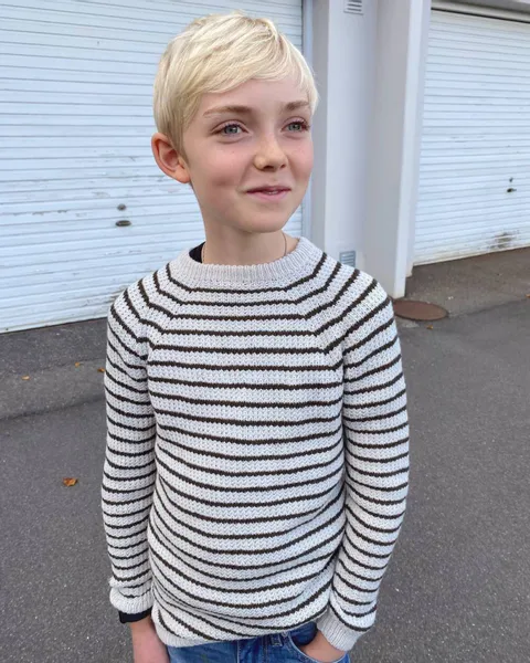 Hovedbilde Friday Sweater Junior PetiteKnit mønster*