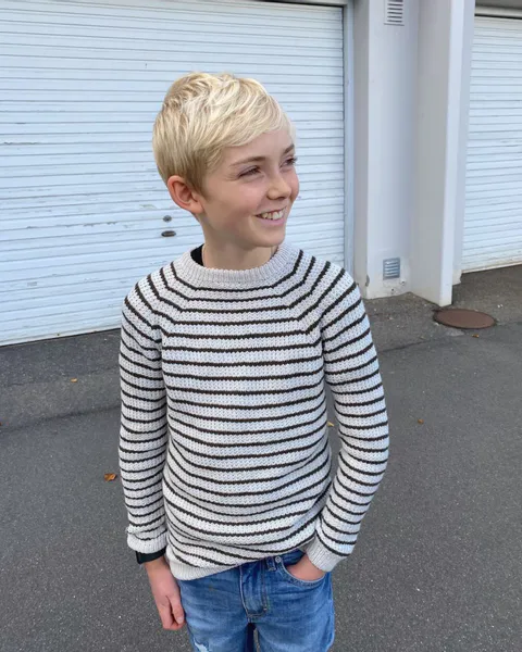 Hovedbilde Friday Sweater Junior PetiteKnit mønster*