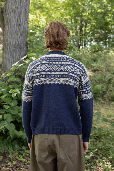 Hovedbilde 2410-3 Marius herregenser fra Sandnes garn oppskrift