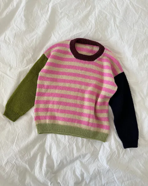 Hovedbilde Holger Bluse fra PetiteKnit oppskrift