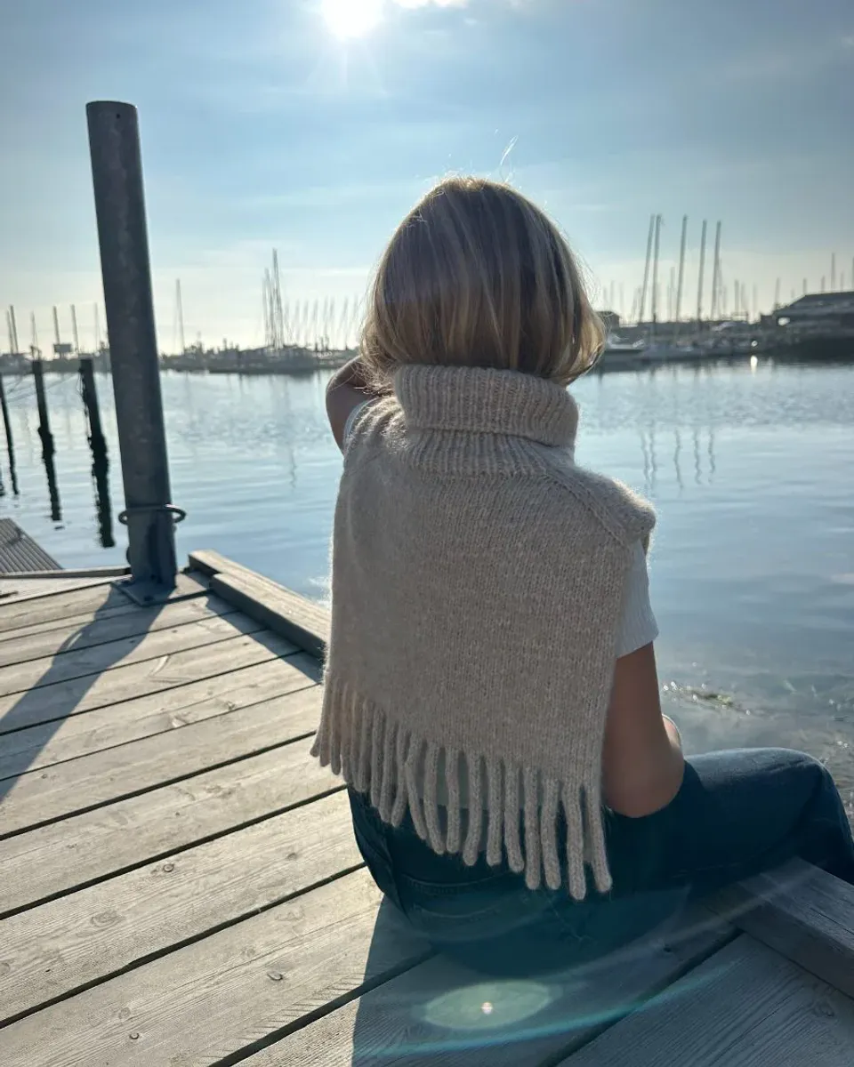 Nora Neck fra PetiteKnit oppskrift