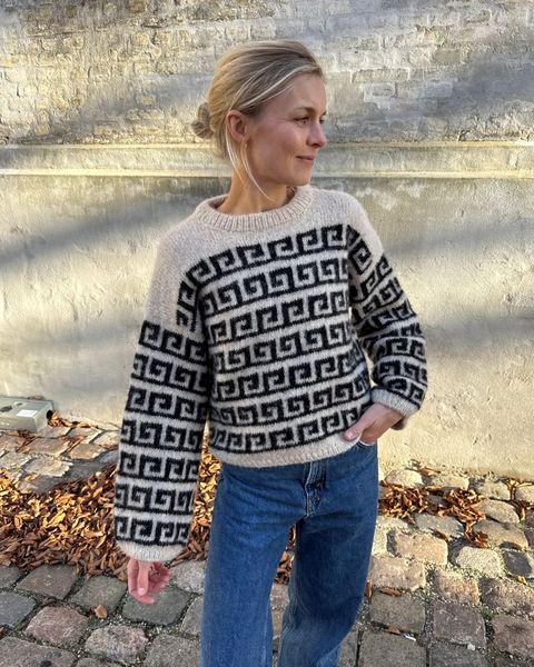 Hovedbilde Athene Sweater til dame fra PetiteKnit oppskrift